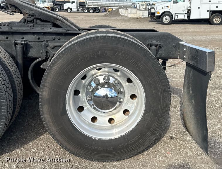 image for item EG2340 2006 Kenworth semi truck