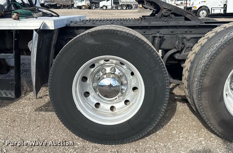 image for item EG2340 2006 Kenworth semi truck