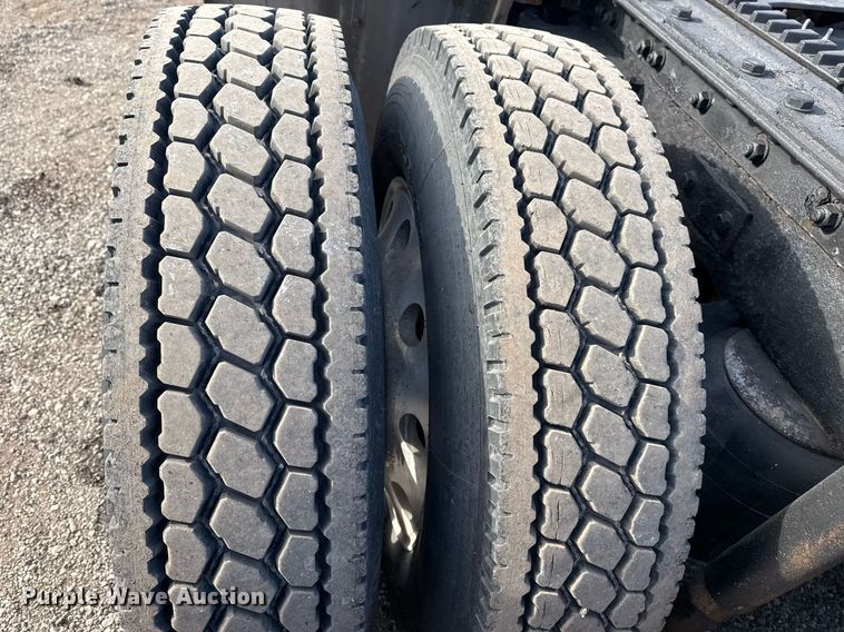 image for item EG2340 2006 Kenworth semi truck