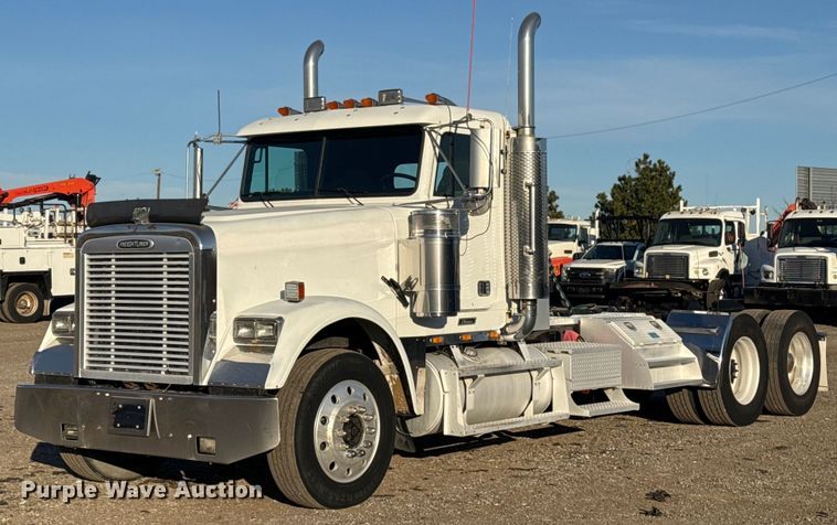 image for item EG2345 2001 Freightliner semi truck