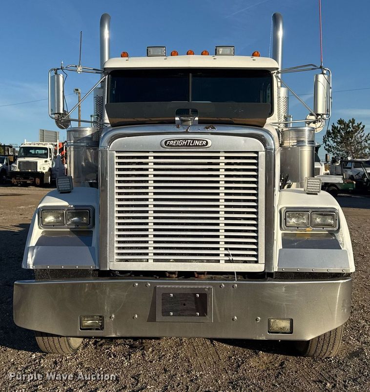 image for item EG2345 2001 Freightliner semi truck