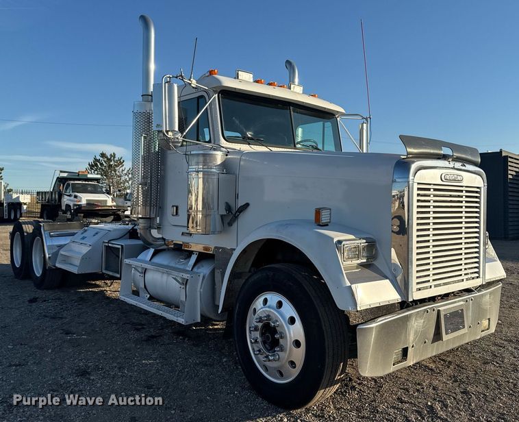image for item EG2345 2001 Freightliner semi truck