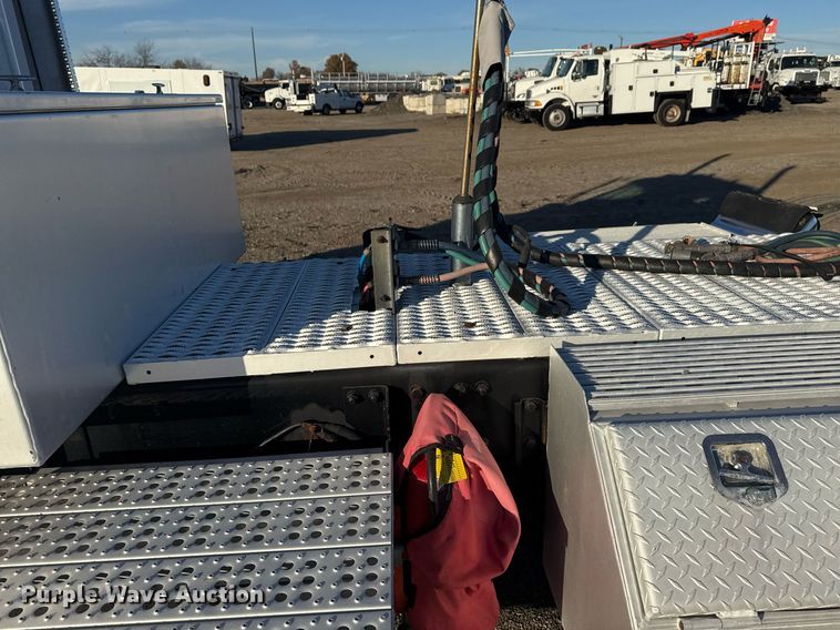 image for item EG2345 2001 Freightliner semi truck