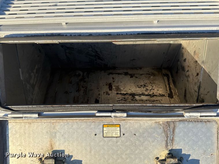 image for item EG2345 2001 Freightliner semi truck