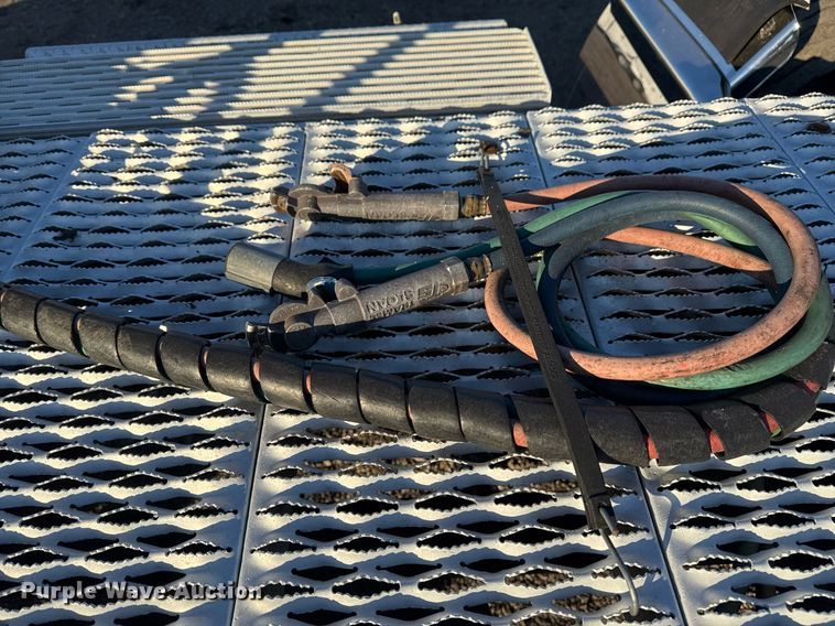 image for item EG2345 2001 Freightliner semi truck