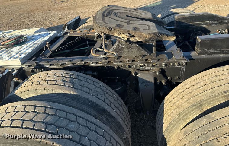 image for item EG2345 2001 Freightliner semi truck