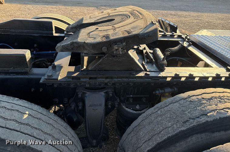 image for item EG2345 2001 Freightliner semi truck