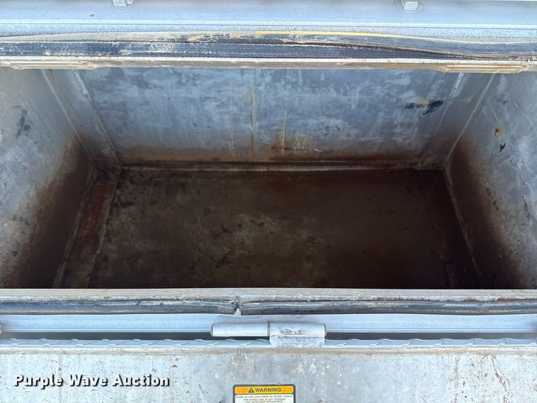 image for item EG2345 2001 Freightliner semi truck