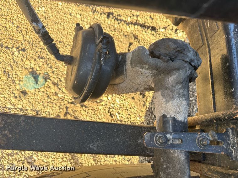 image for item EG2345 2001 Freightliner semi truck