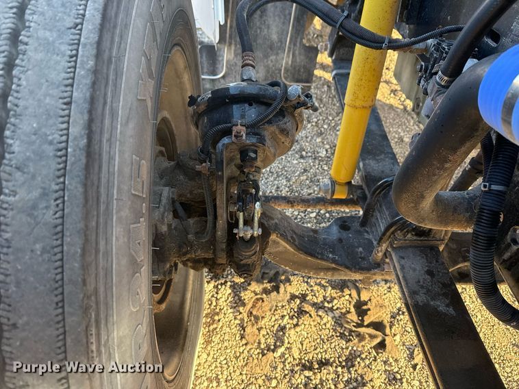 image for item EG2345 2001 Freightliner semi truck