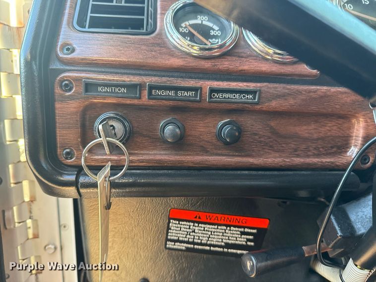 image for item EG2345 2001 Freightliner semi truck