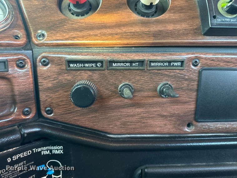 image for item EG2345 2001 Freightliner semi truck