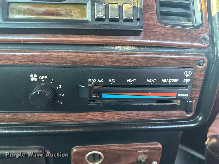 image for item EG2345 2001 Freightliner semi truck