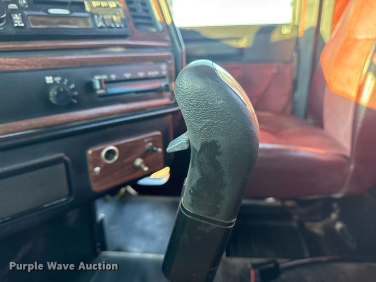 image for item EG2345 2001 Freightliner semi truck