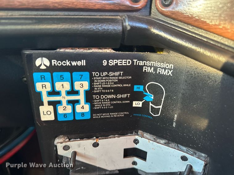 image for item EG2345 2001 Freightliner semi truck