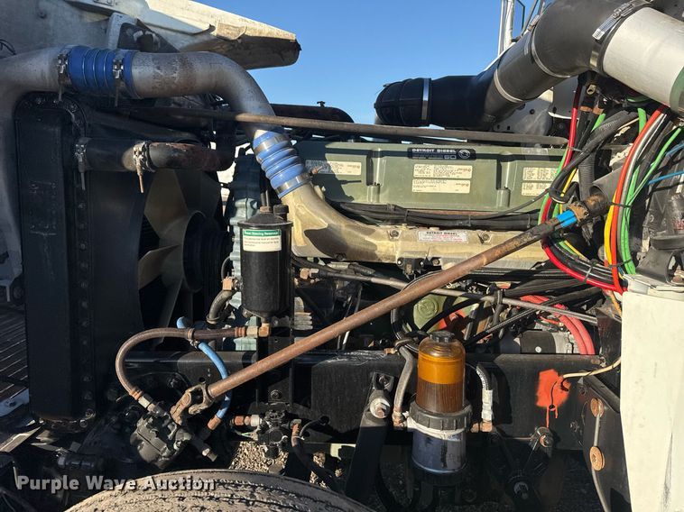 image for item EG2345 2001 Freightliner semi truck