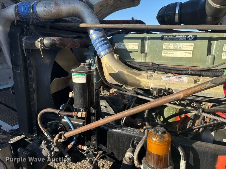 image for item EG2345 2001 Freightliner semi truck