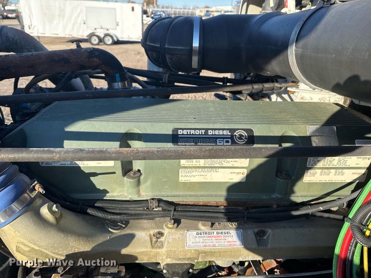 image for item EG2345 2001 Freightliner semi truck