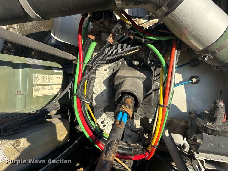 image for item EG2345 2001 Freightliner semi truck