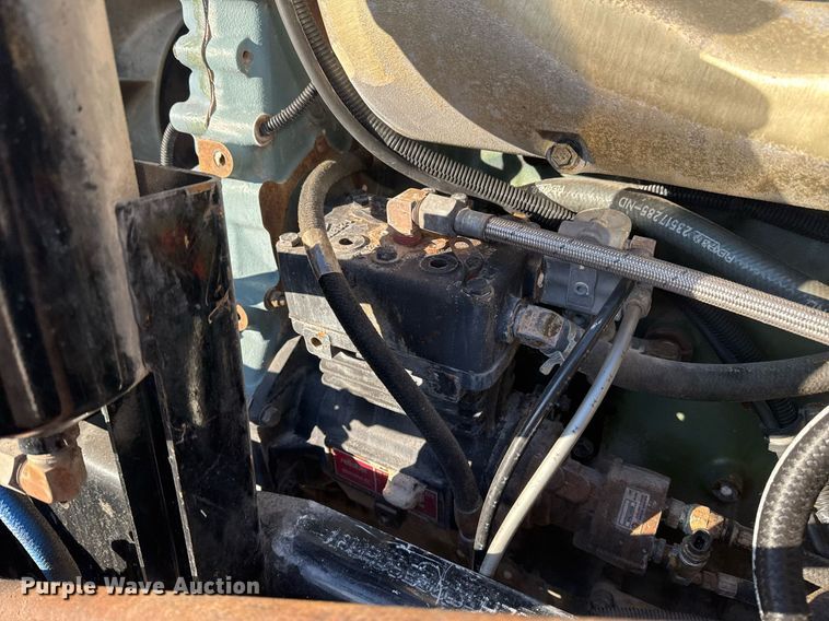 image for item EG2345 2001 Freightliner semi truck