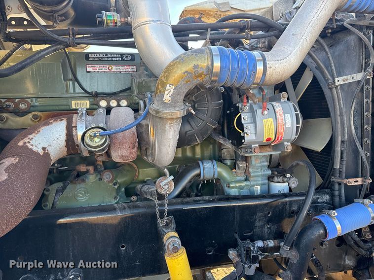 image for item EG2345 2001 Freightliner semi truck