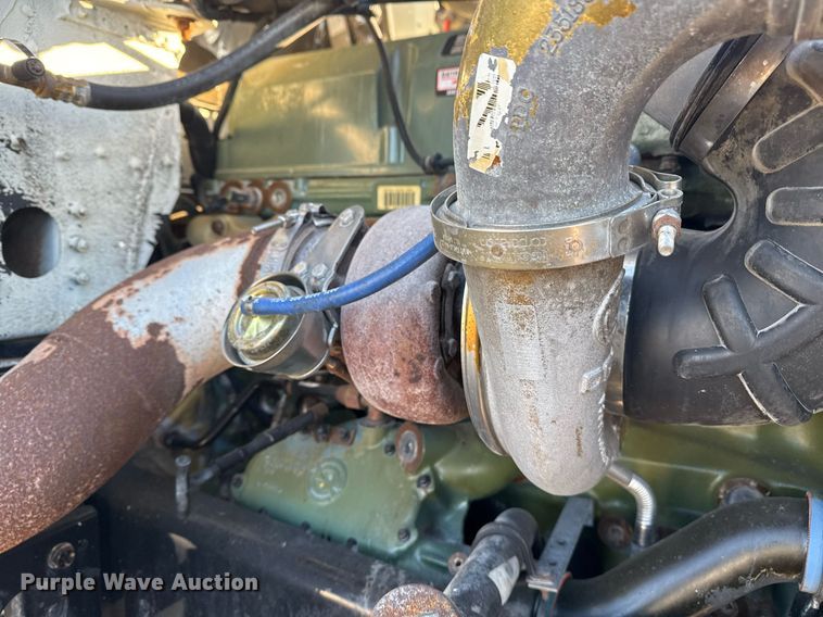 image for item EG2345 2001 Freightliner semi truck