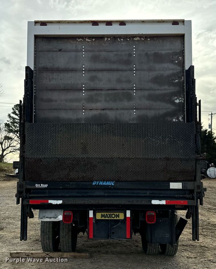 image for item EH7258 2000 Chevrolet  C6500 box truck