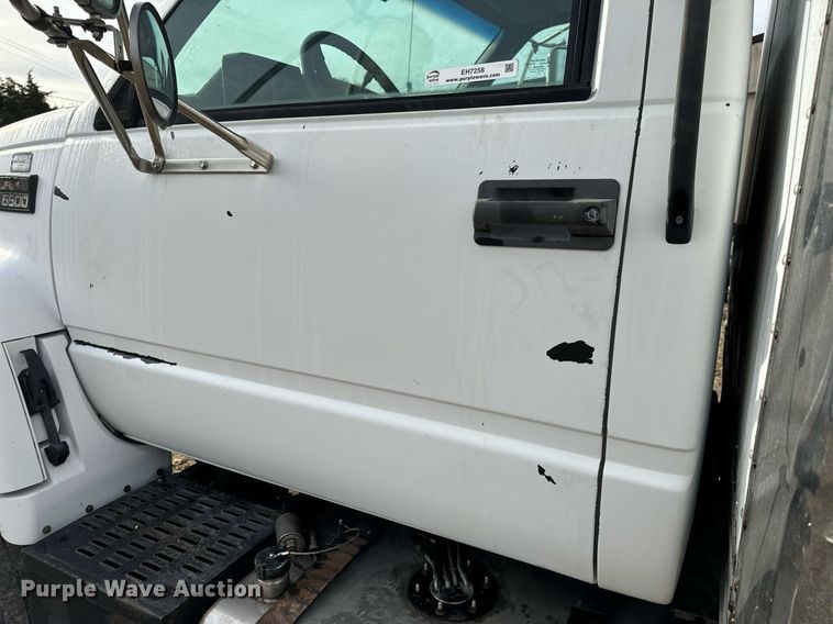 image for item EH7258 2000 Chevrolet  C6500 box truck