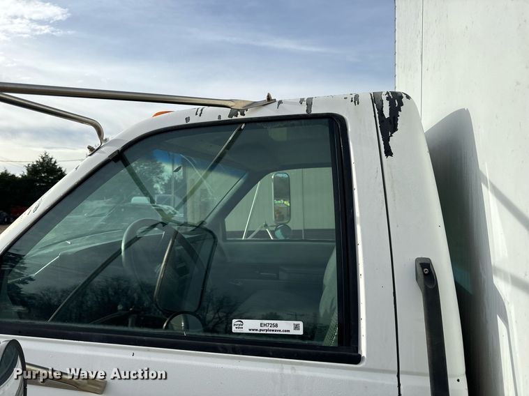 image for item EH7258 2000 Chevrolet  C6500 box truck