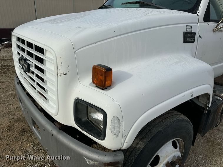 image for item EH7258 2000 Chevrolet  C6500 box truck