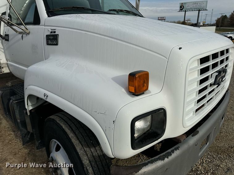 image for item EH7258 2000 Chevrolet  C6500 box truck