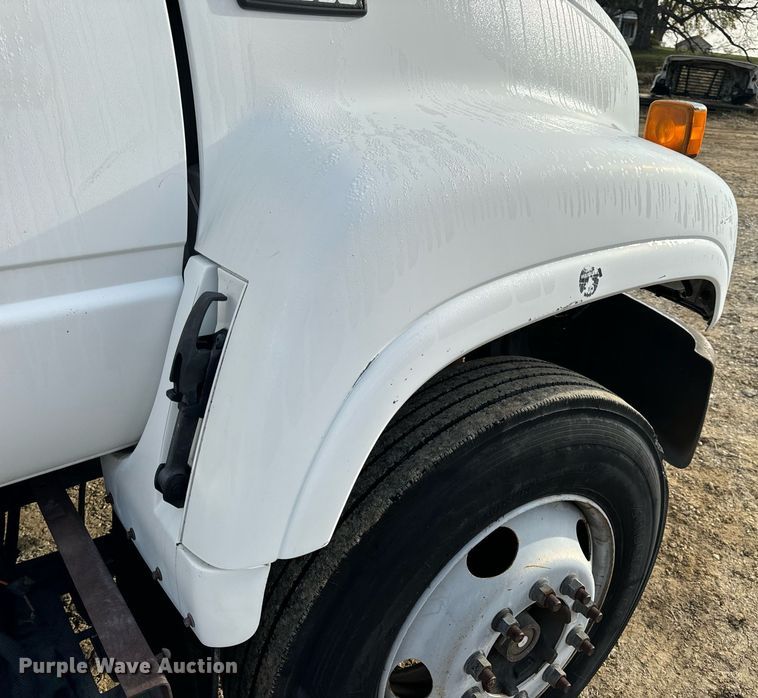 image for item EH7258 2000 Chevrolet  C6500 box truck