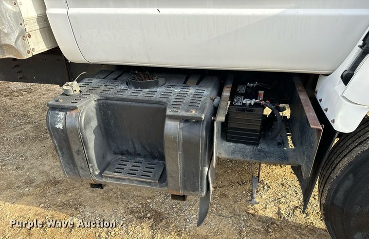 image for item EH7258 2000 Chevrolet  C6500 box truck