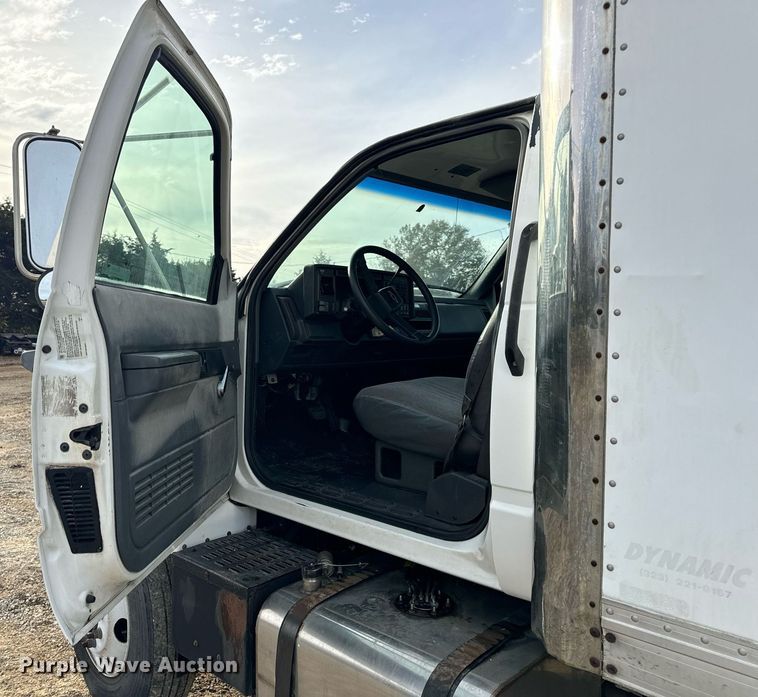 image for item EH7258 2000 Chevrolet  C6500 box truck