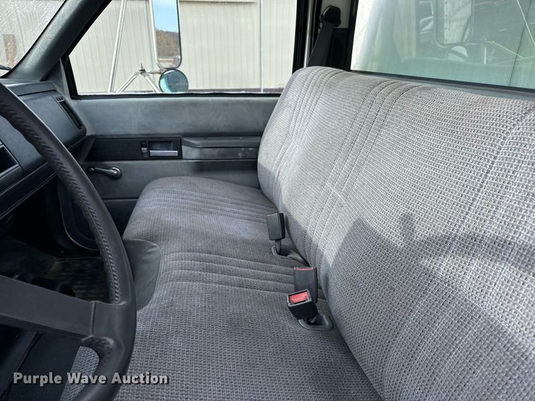 image for item EH7258 2000 Chevrolet  C6500 box truck