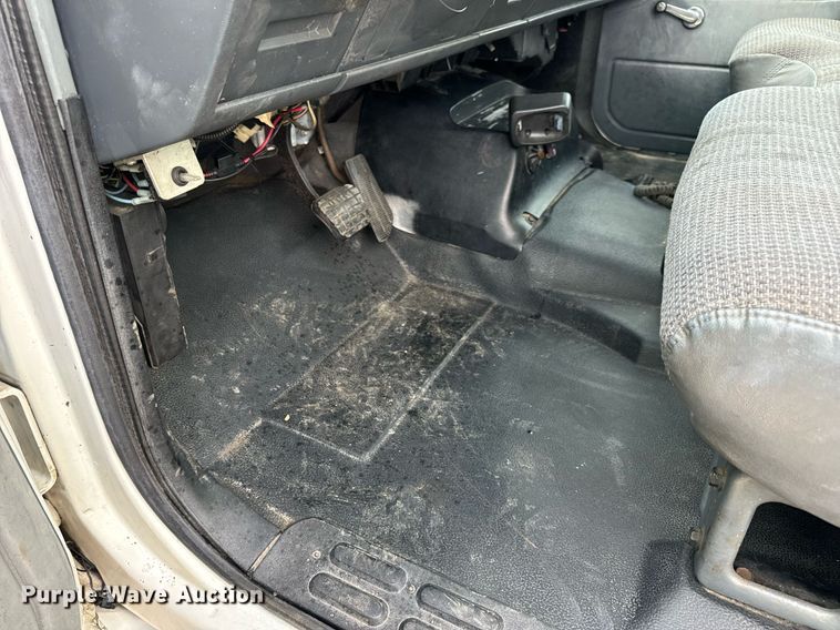 image for item EH7258 2000 Chevrolet  C6500 box truck