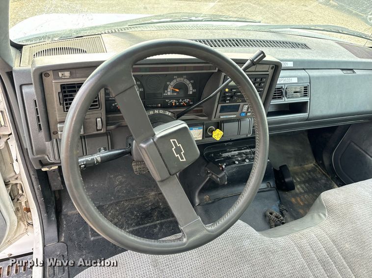 image for item EH7258 2000 Chevrolet  C6500 box truck