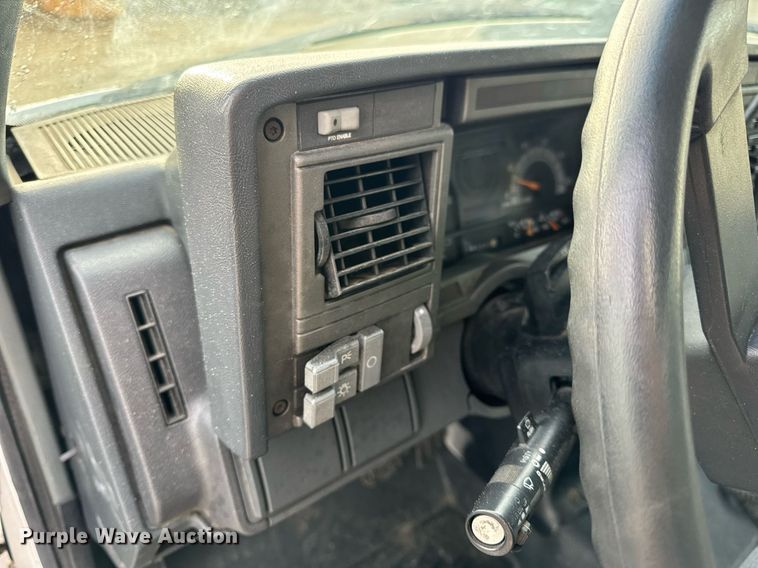 image for item EH7258 2000 Chevrolet  C6500 box truck