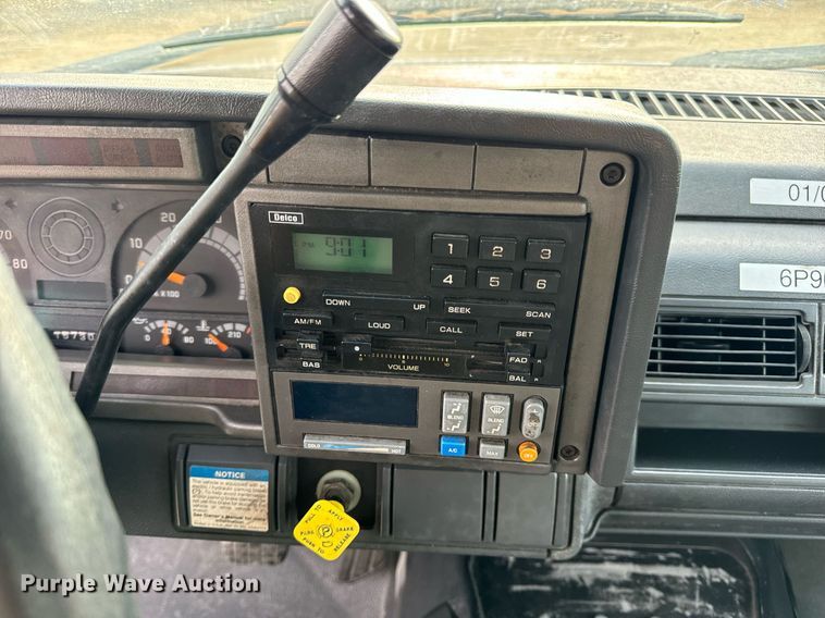 image for item EH7258 2000 Chevrolet  C6500 box truck