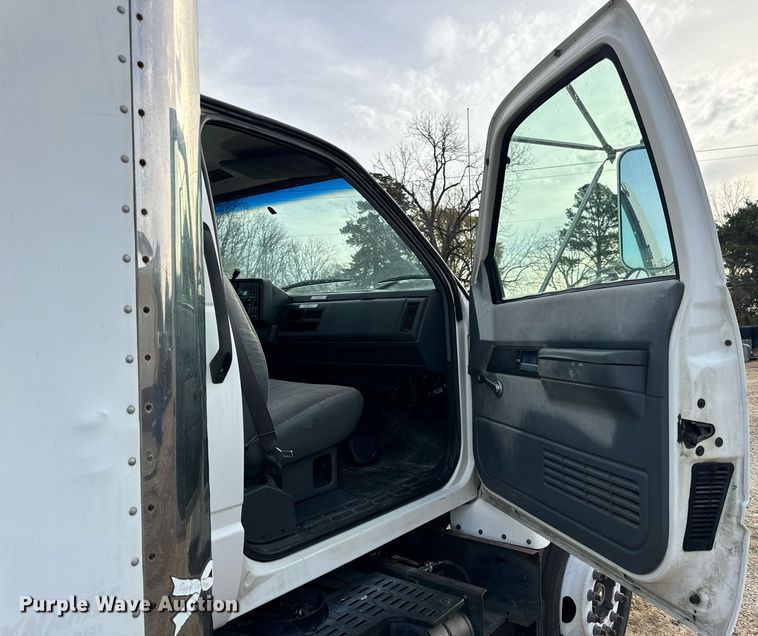 image for item EH7258 2000 Chevrolet  C6500 box truck
