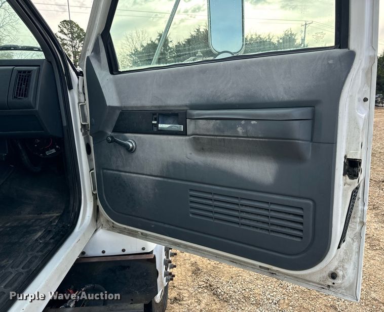 image for item EH7258 2000 Chevrolet  C6500 box truck