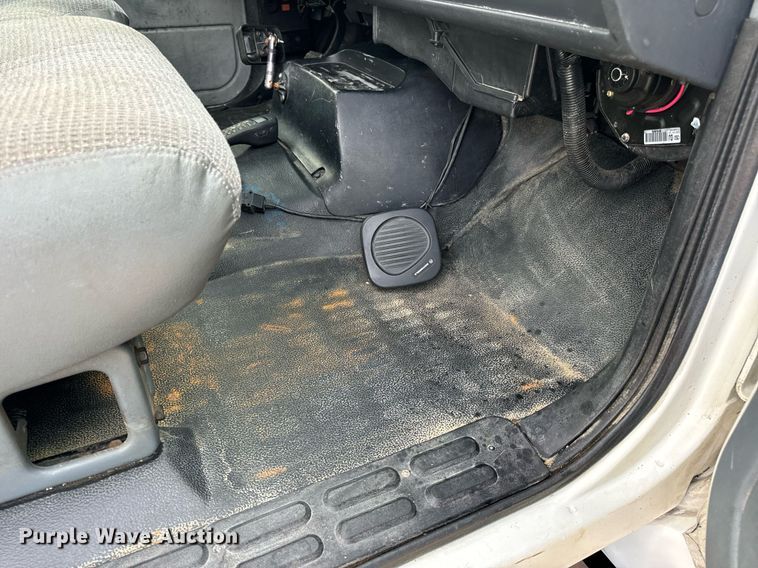 image for item EH7258 2000 Chevrolet  C6500 box truck