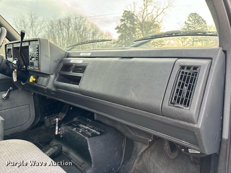 image for item EH7258 2000 Chevrolet  C6500 box truck