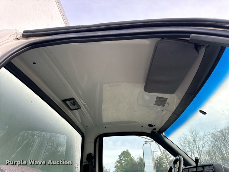 image for item EH7258 2000 Chevrolet  C6500 box truck