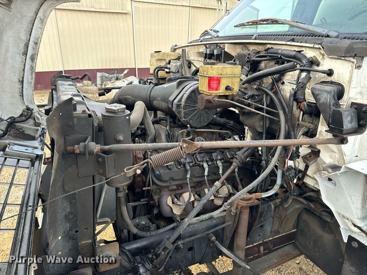 image for item EH7258 2000 Chevrolet  C6500 box truck