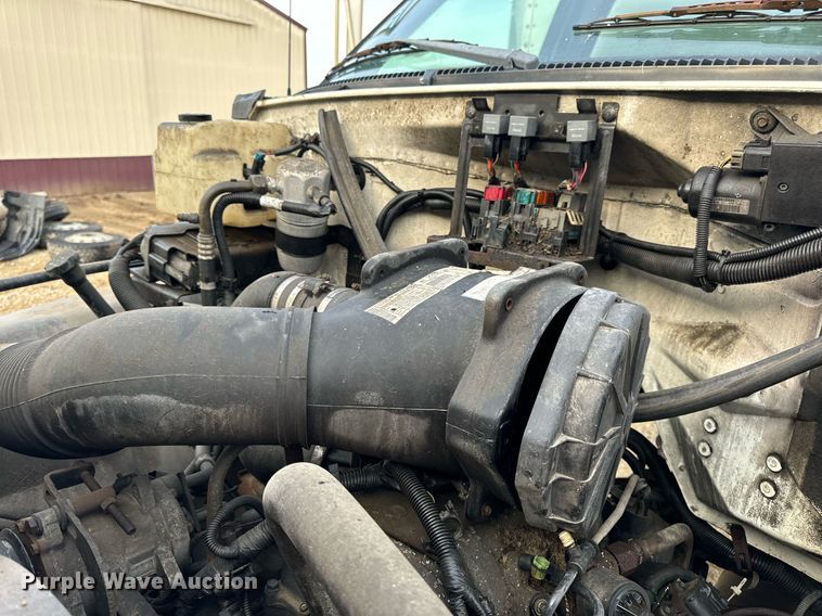 image for item EH7258 2000 Chevrolet  C6500 box truck