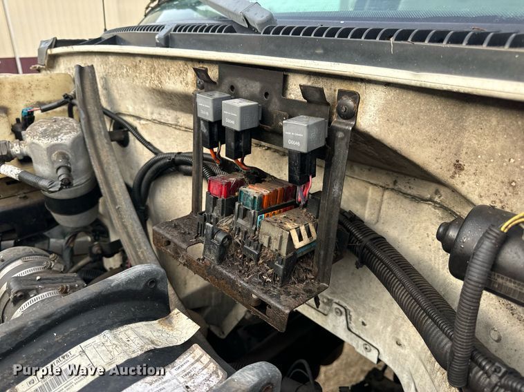 image for item EH7258 2000 Chevrolet  C6500 box truck