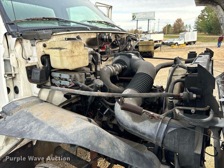 image for item EH7258 2000 Chevrolet  C6500 box truck