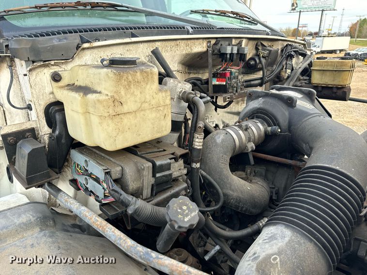 image for item EH7258 2000 Chevrolet  C6500 box truck