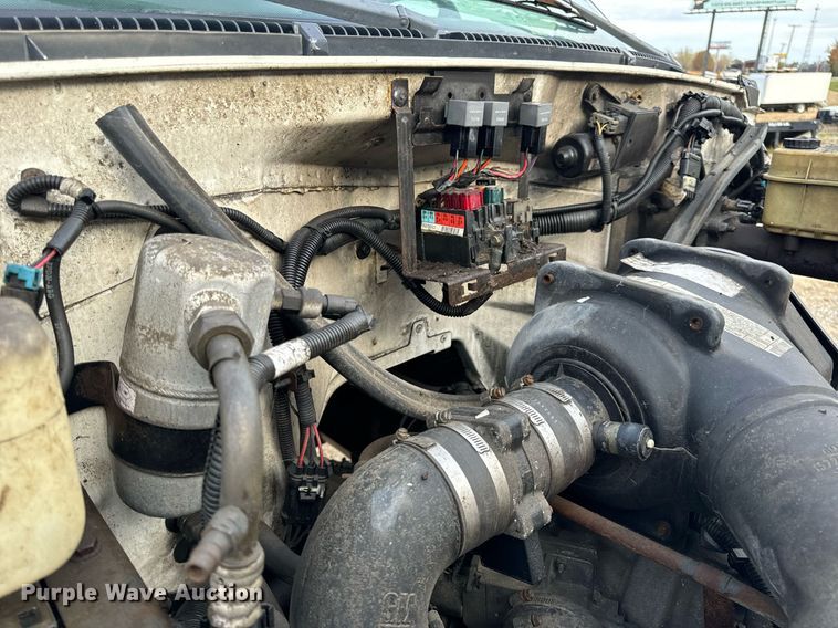 image for item EH7258 2000 Chevrolet  C6500 box truck